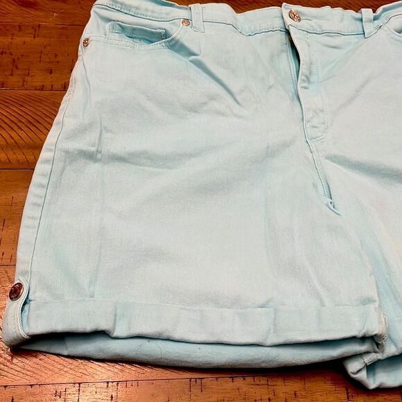 Gloria Vanderbilt blue cuffed shorts - Picture 3 of 8